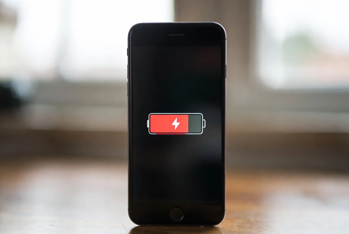 Замена аккумулятора iPhone: стоит ли переносить оригинальный контроллер 3