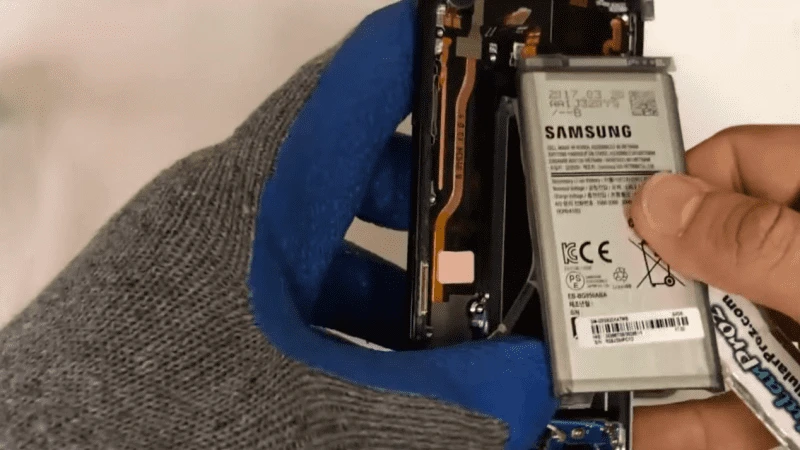 Замена аккумулятора Samsung Galaxy S8: пошаговая инструкция 8