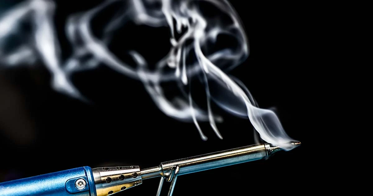 Почему паяльник дымит или не держит припой 2