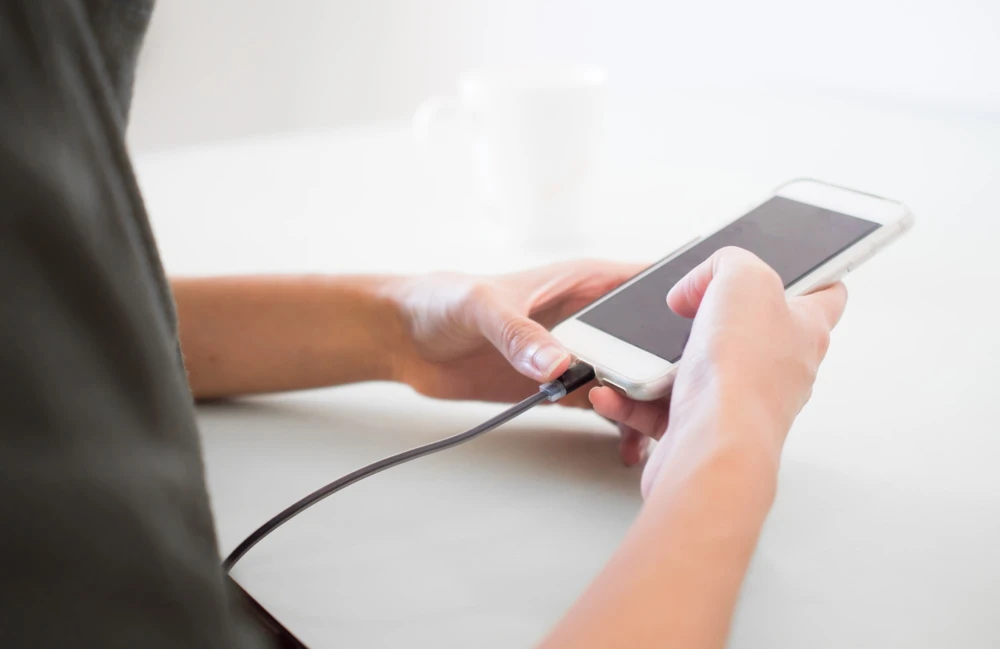 Зарядка телефона ночью: можно ли заряжать телефон всю ночь 1